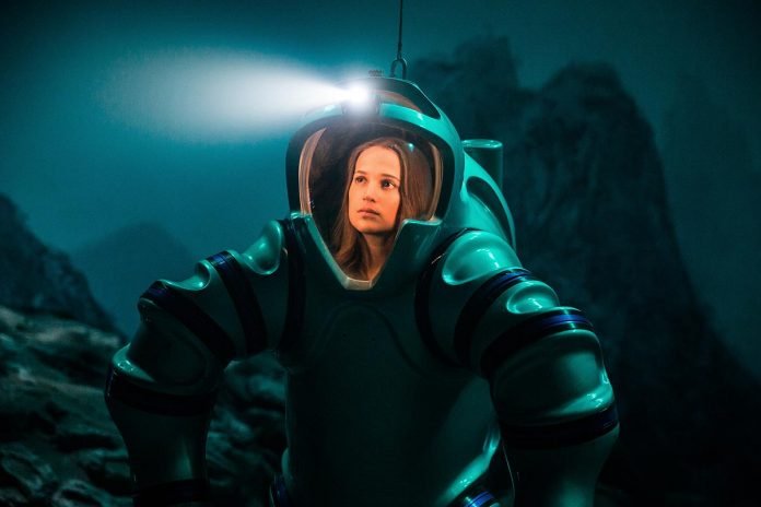 Alicia Vikander em Submersão