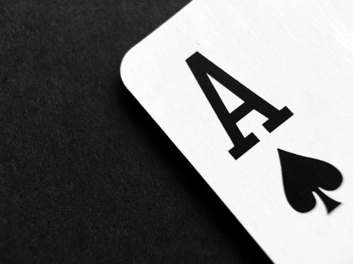 ás de espadas poker