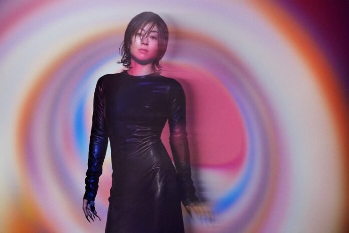 Hikaru Utada - Naniirodemonai Hana
