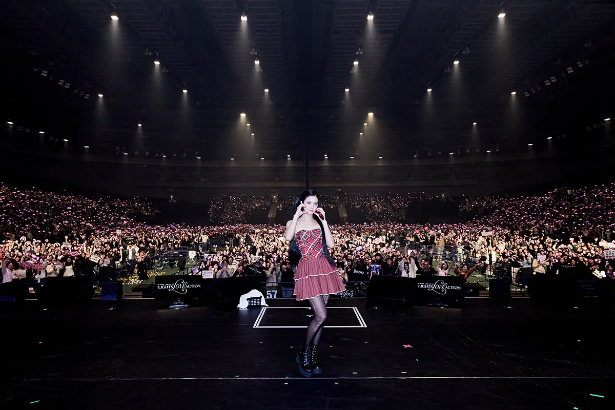 JISOO veste Tommy Hilfiger no Japão_Crédito BLISSOO Entertainment & Kimhanna Studio (3) JISOO Tommy Hilfiger