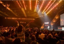 Crunchyroll promove maior encontro de dubladores da história da CCXP no Palco Thunder crunchyroll ccxp mexico 2025