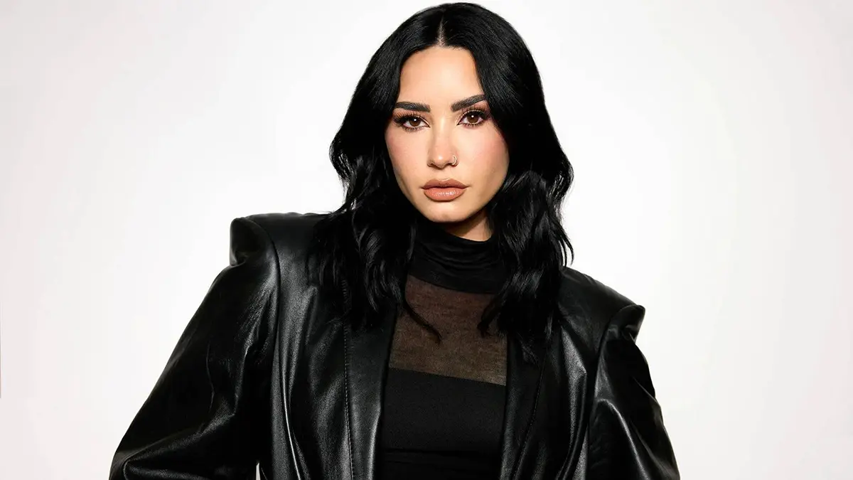demi lovato thumb demi lovato